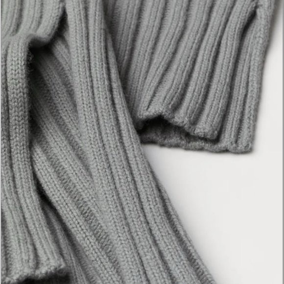 H&M Grey Ribbed Ruffle Neck Sweater - Picture 2 of 4